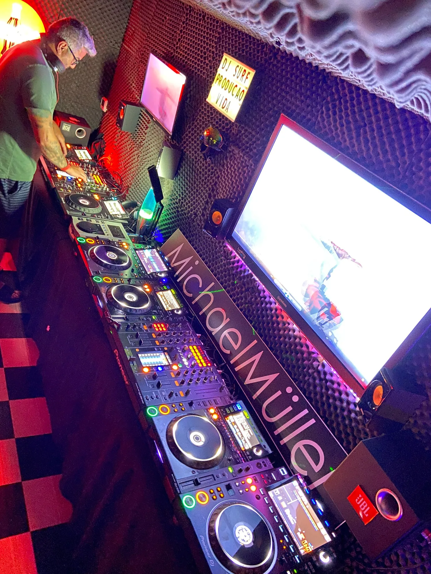 Visão ampla da estrutura do Curso de DJ Michael Müller